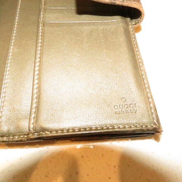 Gucci Wallet Pre-loved, but in Great Condition. - Picture 9 of 14